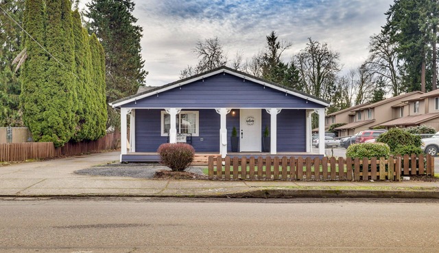 Charming Stayton Home w/Deck + Smart TV!