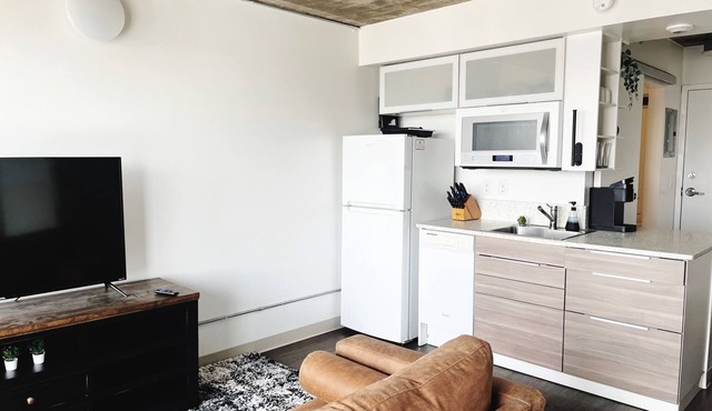 Charming Studio Mins to Downtown