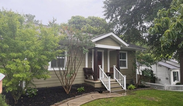 Charming, World Cup Ready 2-bedroom Bungalow in Ashford Park, Chamblee- Near PDK