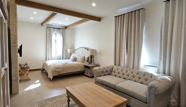 Chateau Del Valle | Scenic Premium Suite