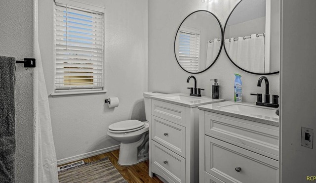 Cheerful remodeled home near I-84