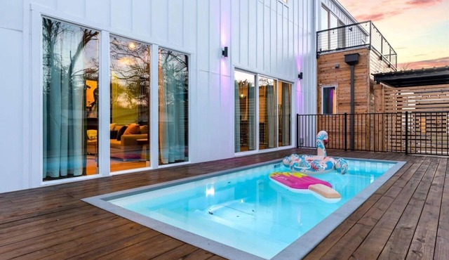 Chic 4BR Pool House - Steps to South 1st Street