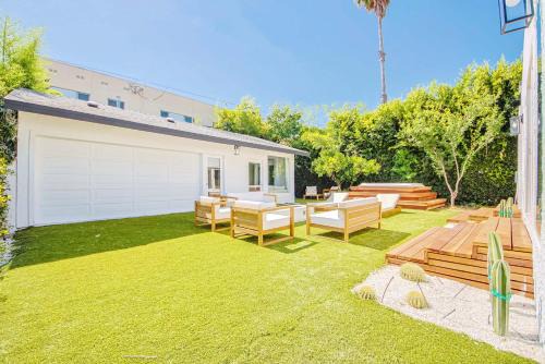 Chic 6BR West Hollywood Villa with Jacuzzi