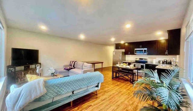 Chic & Cozy 2BR/2BA in Queen Anne Comfortabl Stay