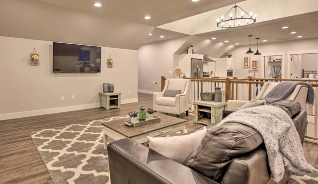 Chic Farmhouse w/Creek in Heart of Wine Country!