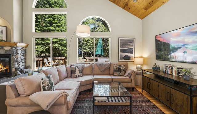 Chic Pet-Friendly Retreat | King Suite, Hot Tub | Clubhouse Access | Near Lake