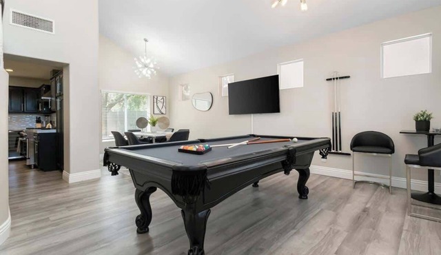 ❤️Classy 4BR Home with Pool Table & BBQ in NLV