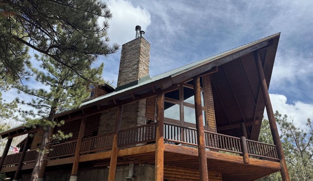 Clear Creek Cabin-Private 4 Acre Creekside Retreat with Beautiful Mountain Views
