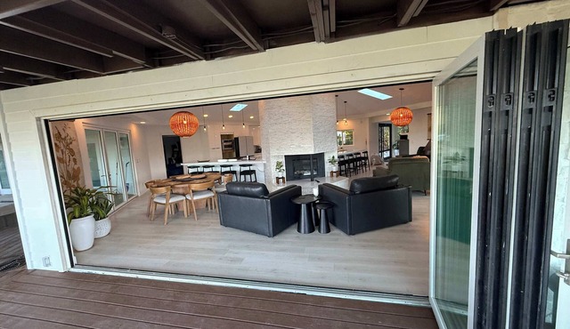 Cliff House- Avenue of the Giants- 6BD/4BA, Fire Pit, 2000 SF Deck with Views!