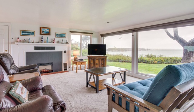 Cliffside Lighthouse Beach Home w/Ocean View