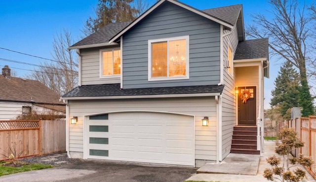Close to Light Rail | Sunlit Seattle Oasis & Yard