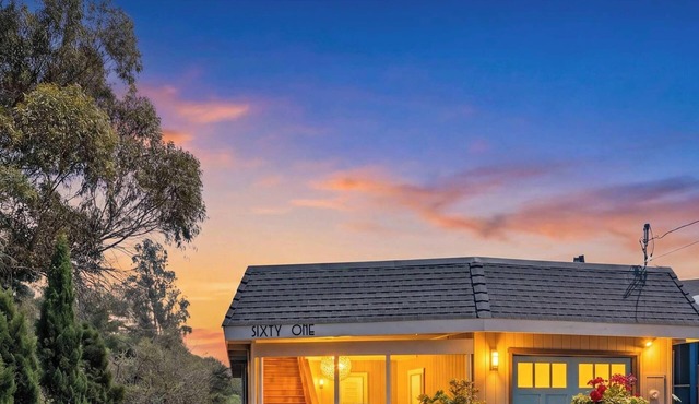 Coastal Treehouse !NEW LISTING!