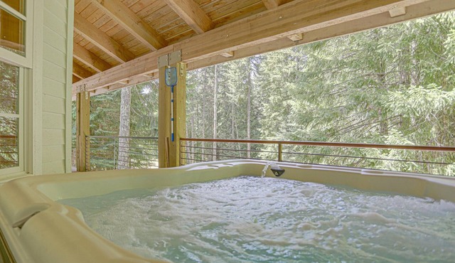 Coho Lodge-Family Home*Hot Tub*Deck*BBQ*Fire Pit*Pet Friendly!