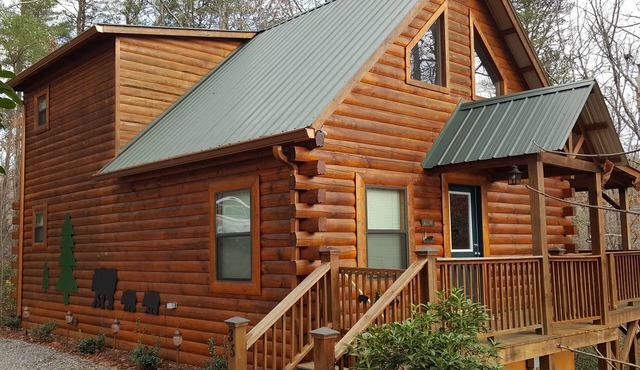 Come Enjoy The Mountains In Your Own 3 Bedroom Real Log Cabin!