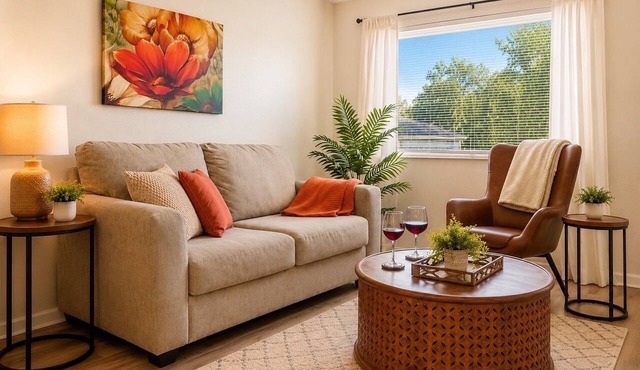Comfy Retreat - Very Quiet - King Bed - Minutes to Kadlec Hospital & PNNL