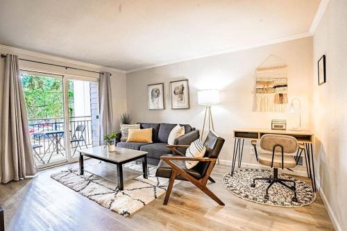 Condo with king bed, walk to Microsoft & park