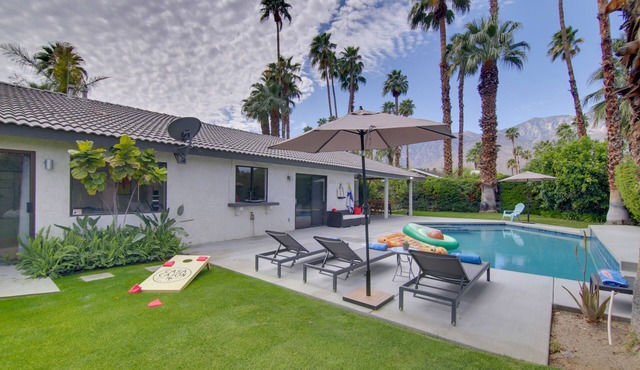 Covered Patio, Pool & Games: Home in Palm Springs