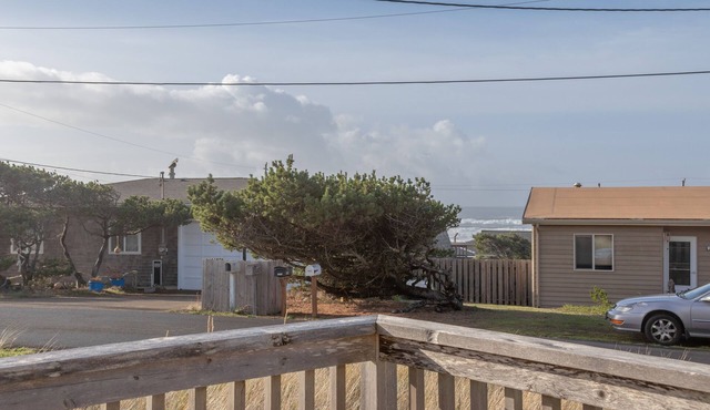 Cozy 2 Bedroom Home in Bayshore Community