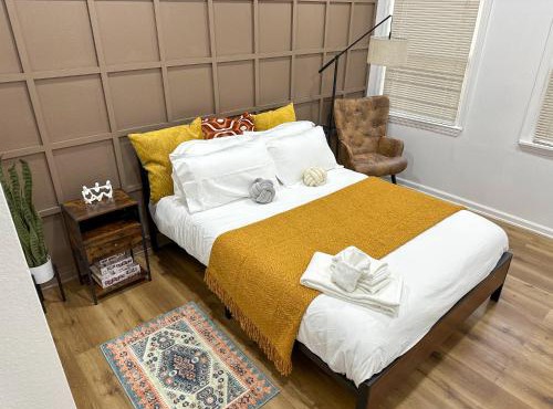 Cozy 2BR/2BA Duplex Downtown LA