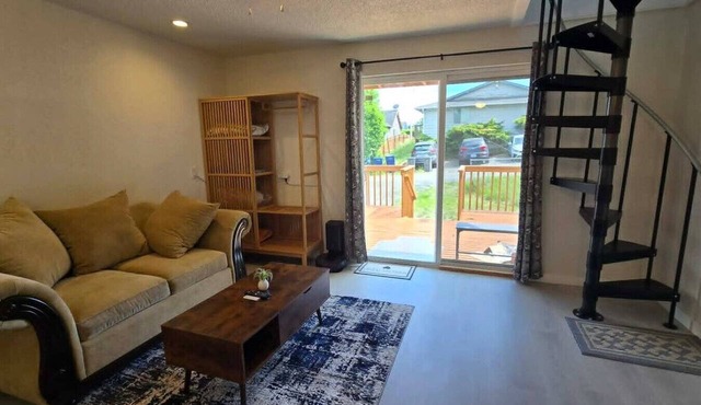 Cozy 2BR Near Downtown Auburn | Deck+W&D+Parking