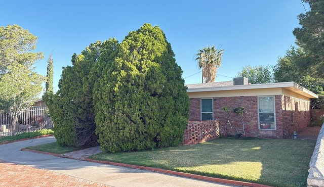 Cozy 3-Bedroom Westside Home Near UTEP - Sleeps 8 With Private Backyard