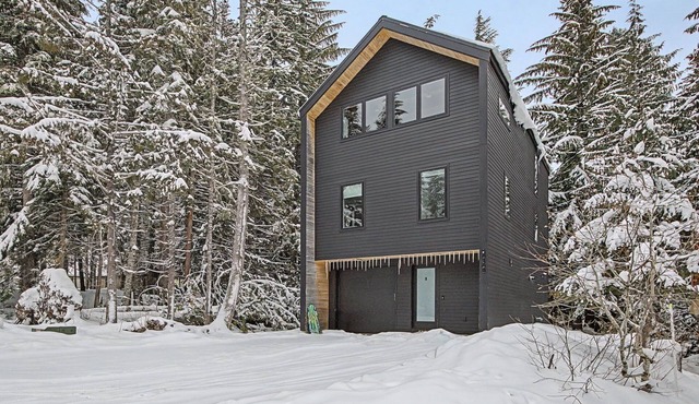 Cozy Baernhaus in Govt Camp: Modern 3-Level Gem Near SkiBowl & Trails