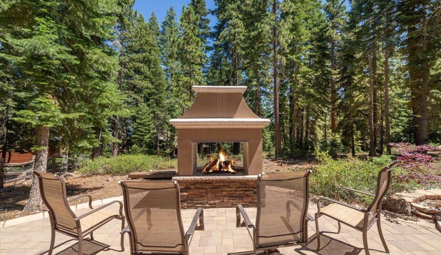 Cozy cabin hot-tub fire-pit close to ski