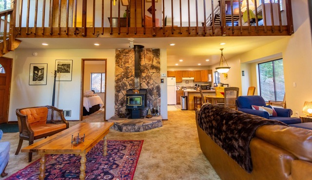 Cozy Cabin located near Bear Valley Ski Resort