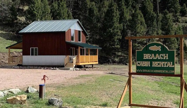 Cozy Cabin with mountain views close to rock creek!