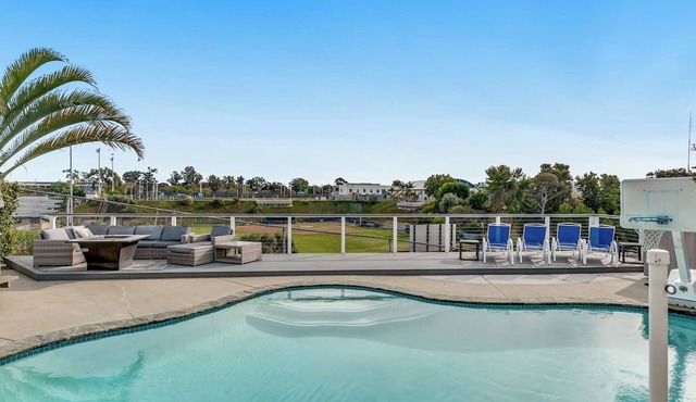 Cozy & Entertainment Haven | Large backyard Views