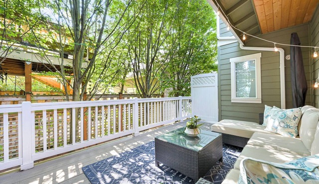 Cozy Fountain District Townhouse w/Fireplace | Near Mt. Baker & Lake Whatcom