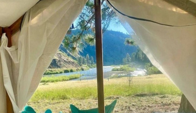Cozy Glamping Tent on the Salmon River, Breakfast Included, Sleeps 2