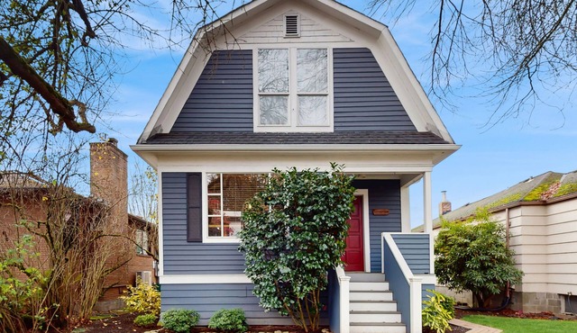 Cozy historic retreat with sunroom office, near Green Lake and city highlights