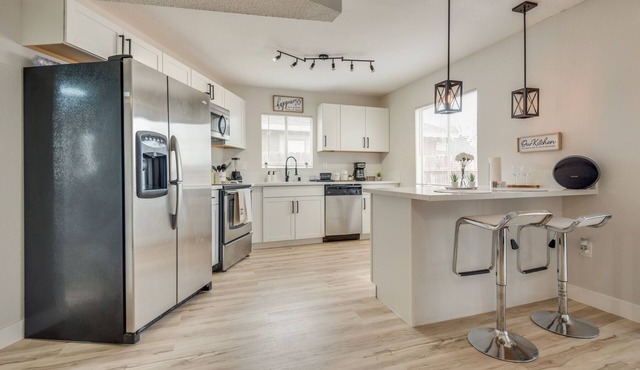 Cozy home! 18 min away from Strip and Fremont!