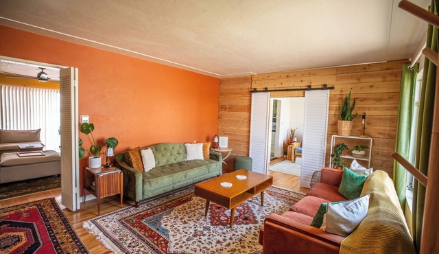 Cozy Home with Downtown View - 10 min drive to downtown!