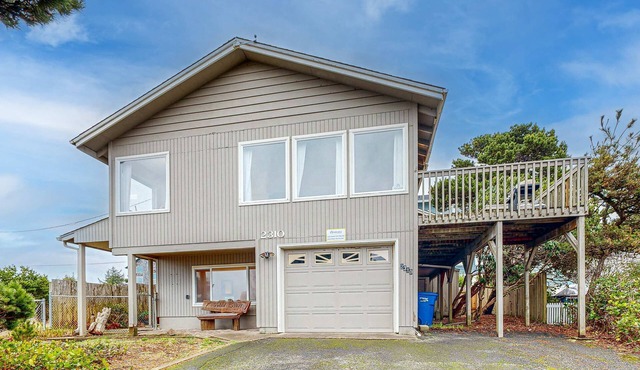Cozy house close to beach hot tub and ocean views