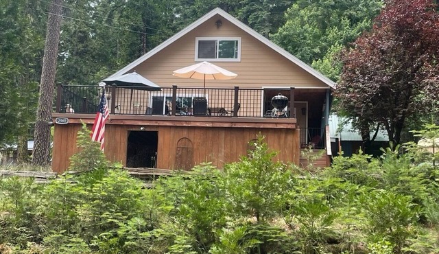 Cozy Lake Almanor Getaway