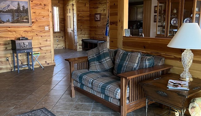 Cozy Lakeshore Family retreat, deck with propane grill spacious rustic home.