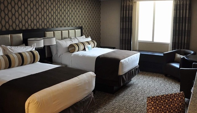 Cozy & Modern Stay Near the Vegas Action – Pool Access