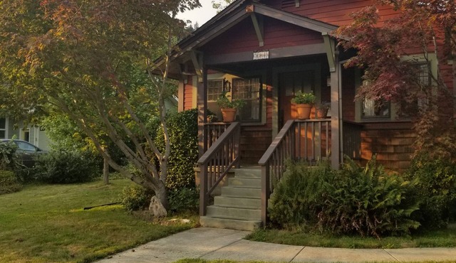 Cozy Mt. Tabor Bungalow