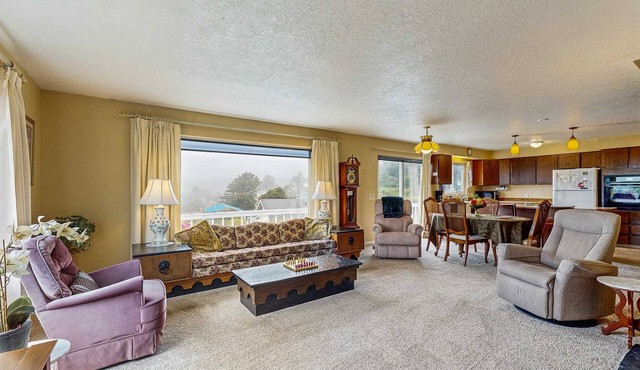 Cozy Oceanview Home with the Best Vistas in Road s End Dogs Welcome