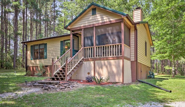 Cozy Pine Mountain Cabin w/Screened Porch & Yard!