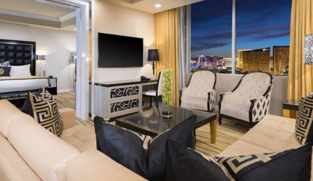 Cozy Presidential 2-bedroom suite in marvelous Las Vegas with fitness room, WiFi