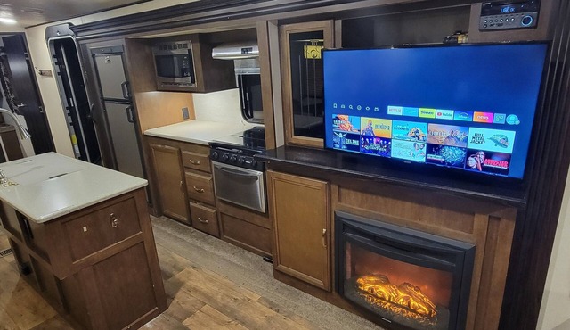 Cozy Private RV in Sherman Oaks , with Amazing reviews.
