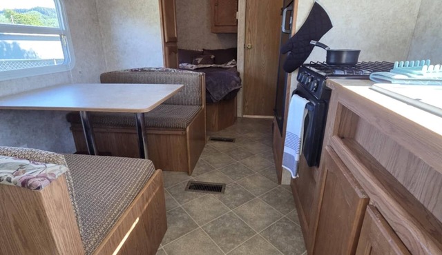 Cozy RV in the Middle of Forks 3 blocks from main Street