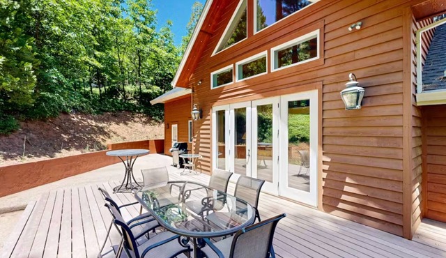 Cozy Spacious Cabin w/Lg Game Room & Lake Access