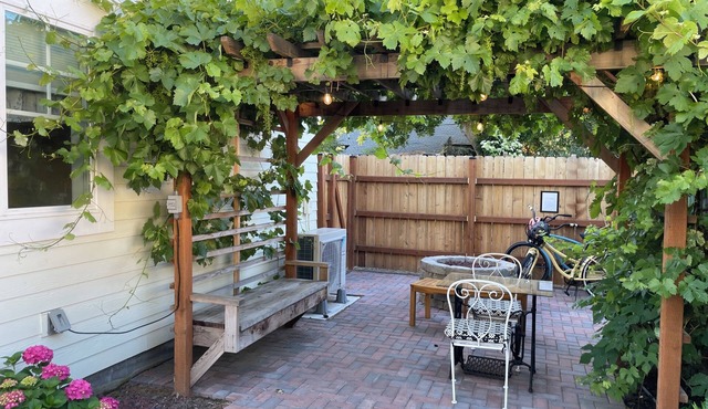 Cozy studio near Pioneer Park, Whitman College and downtown Walla Walla.