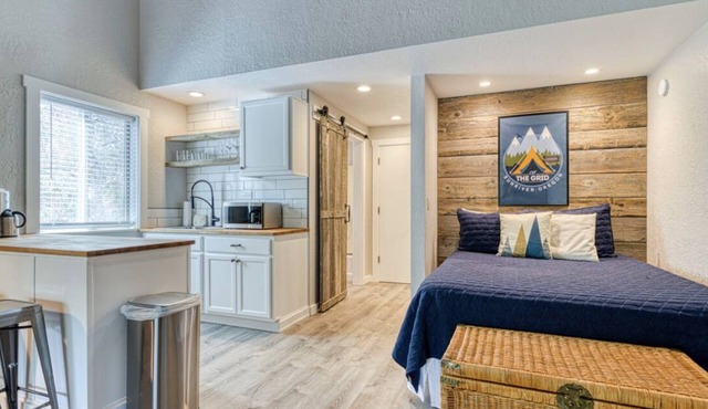 Cozy Sunriver Condo w/Pool Sharc Passes! Close to Sunriver Lodge & Shopping.