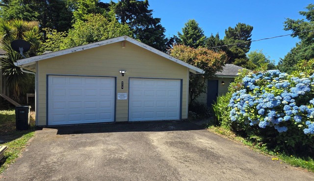 Cute, dog friendly home minutes walk to Rockaway beach and shops