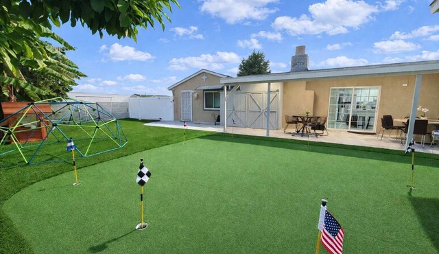 Disneyland Lux Villa 6BR/4BA, Mini Golf & Arcade